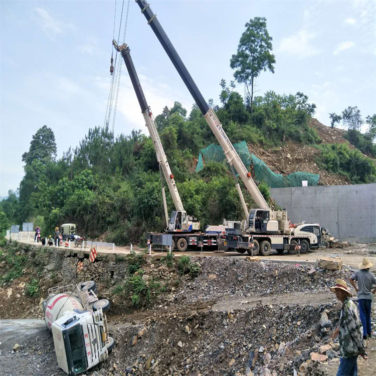 莱西汽车掉沟里叫吊车救援要多少钱