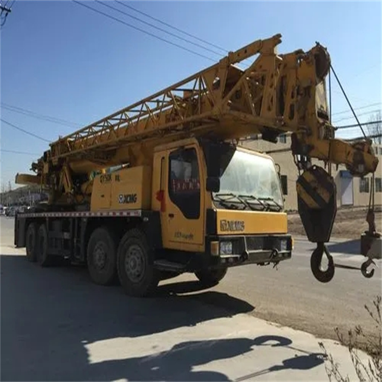 莱西吊车吊挖机吊哪里比较安全